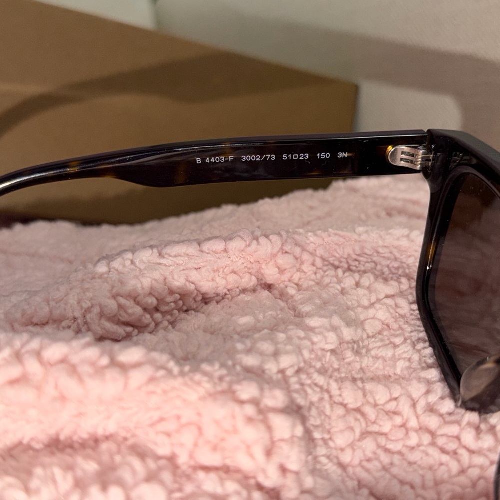 New Burberry Tortoiseshell Rectangular Sunglasses… - image 6